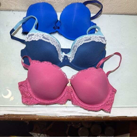 3 Beautiful Bras, 2 Victoria Secret, 1 NWT 32D and 32C , and 1 1DKNY 32D - Picture 1 of 11